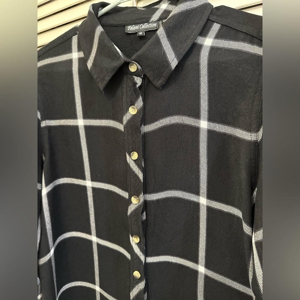 Tolani Collection Plaid Flannel Aztec Back Button Down Size M - Picture 3 of 6